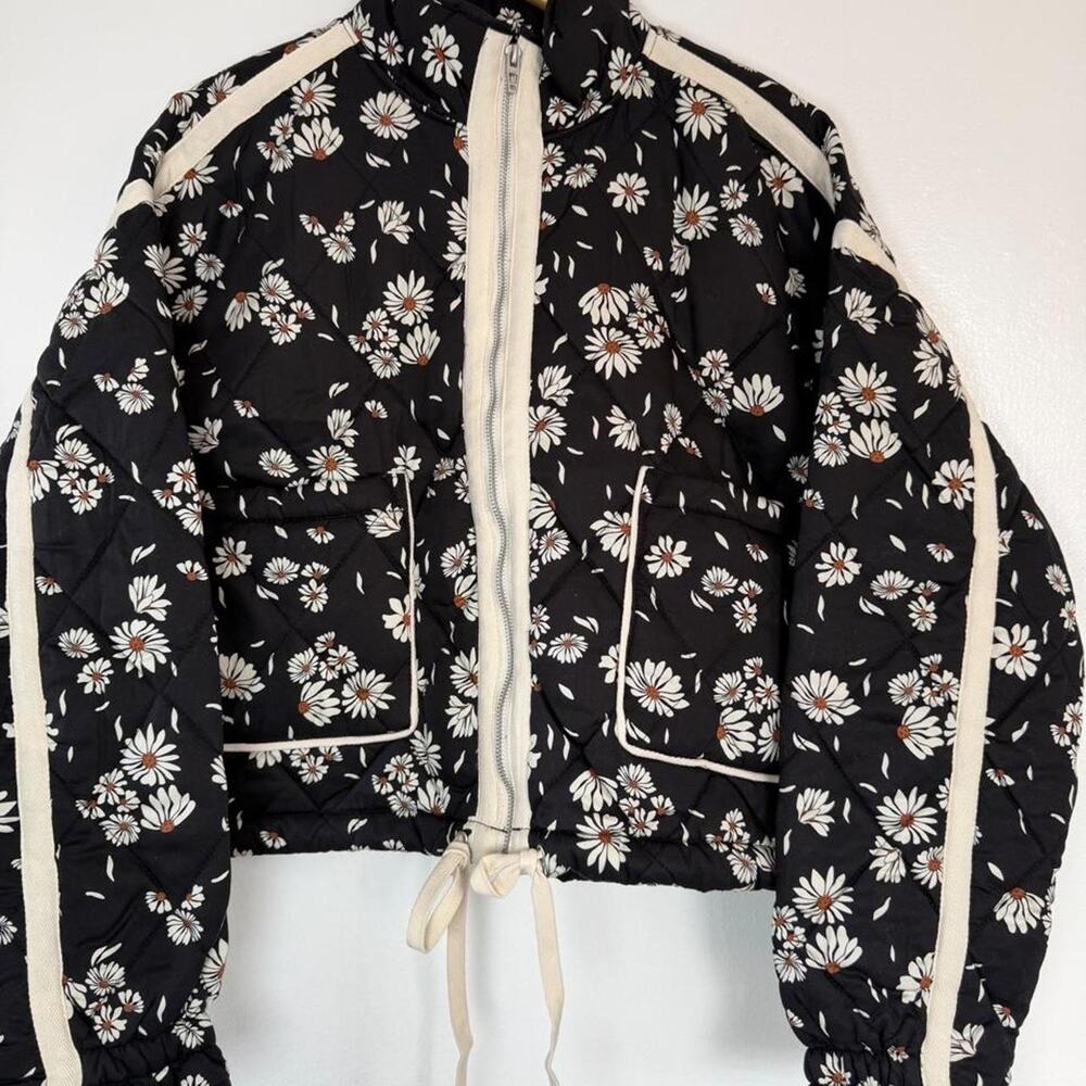 Blanknyc daisy floral quilted cropped